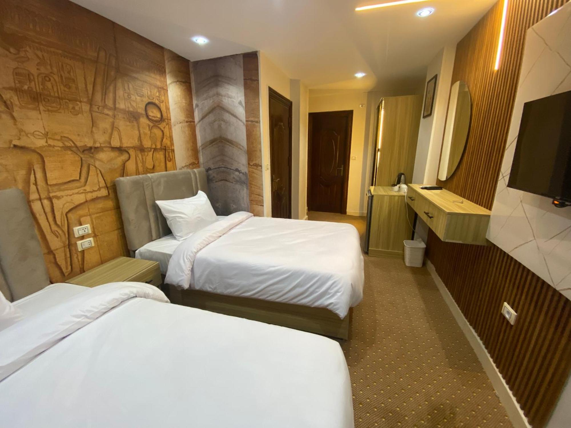 Royal Golden Pyramids Inn Giza Bagian luar foto