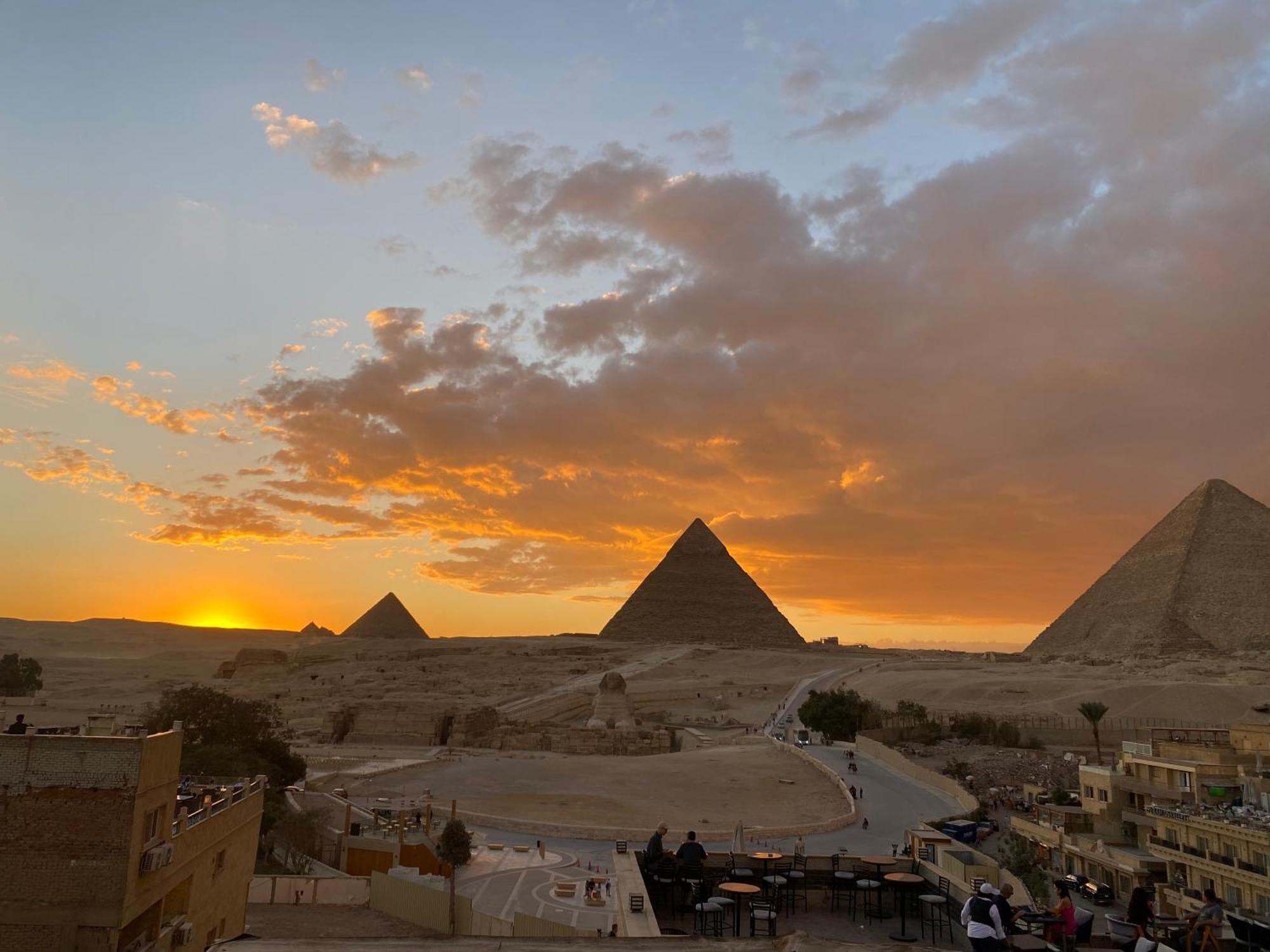 Royal Golden Pyramids Inn Giza Bagian luar foto