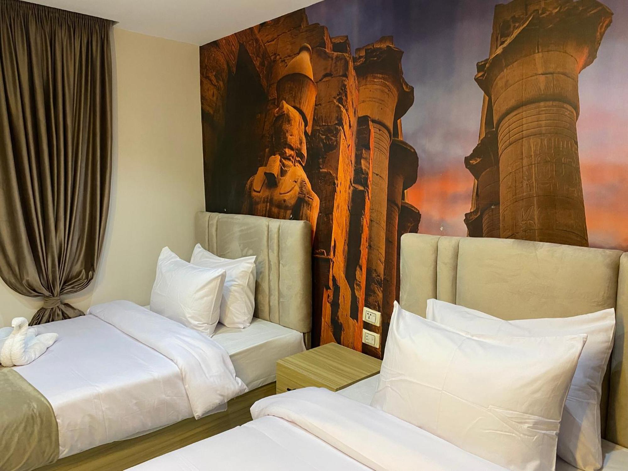 Royal Golden Pyramids Inn Giza Bagian luar foto
