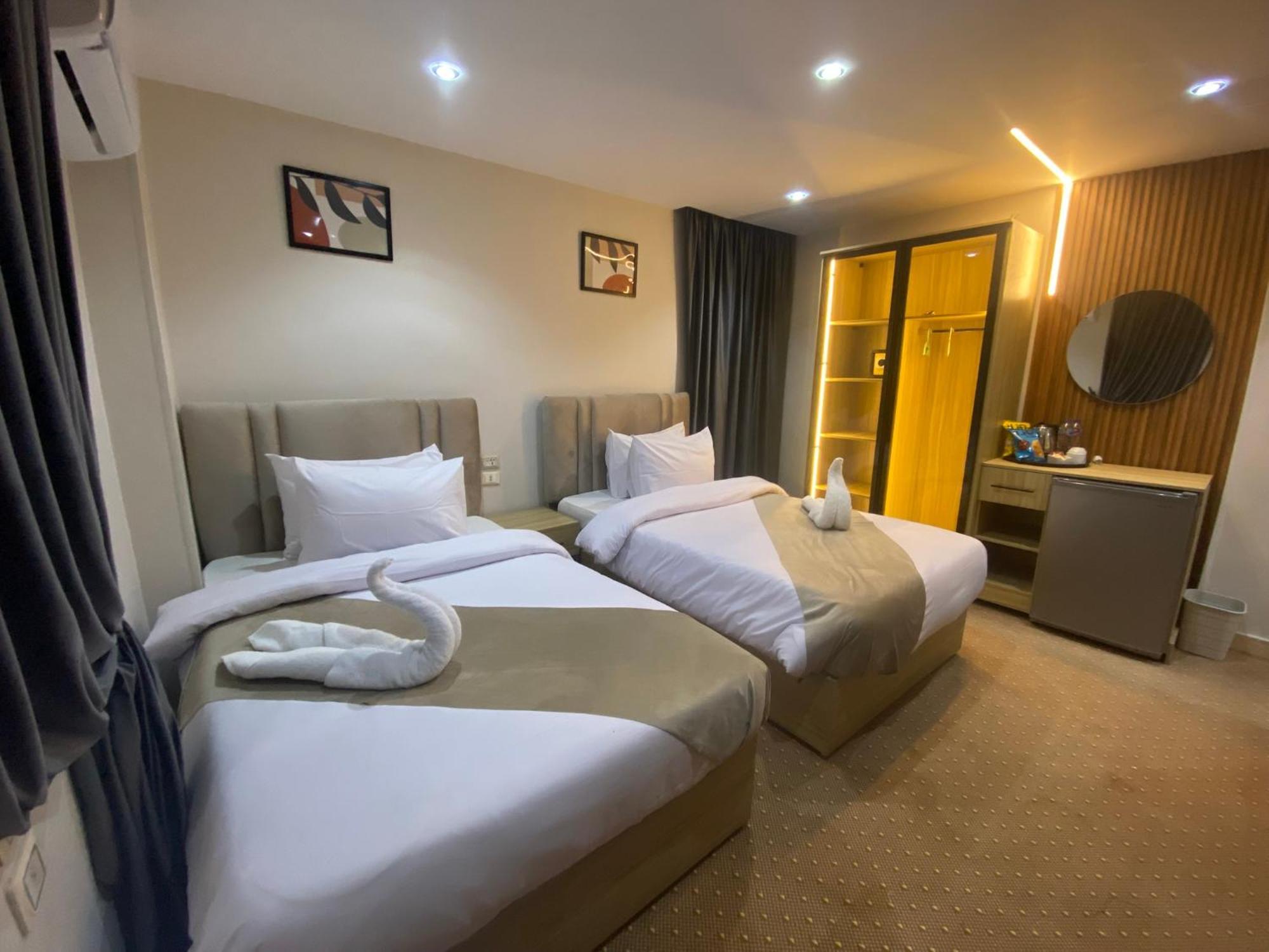 Royal Golden Pyramids Inn Giza Bagian luar foto