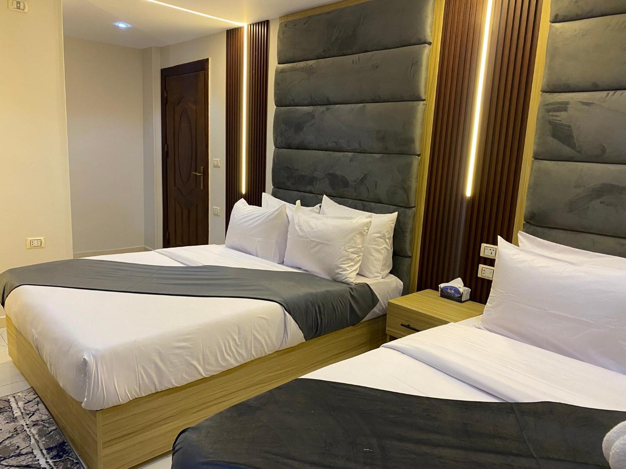 Royal Golden Pyramids Inn Giza Bagian luar foto
