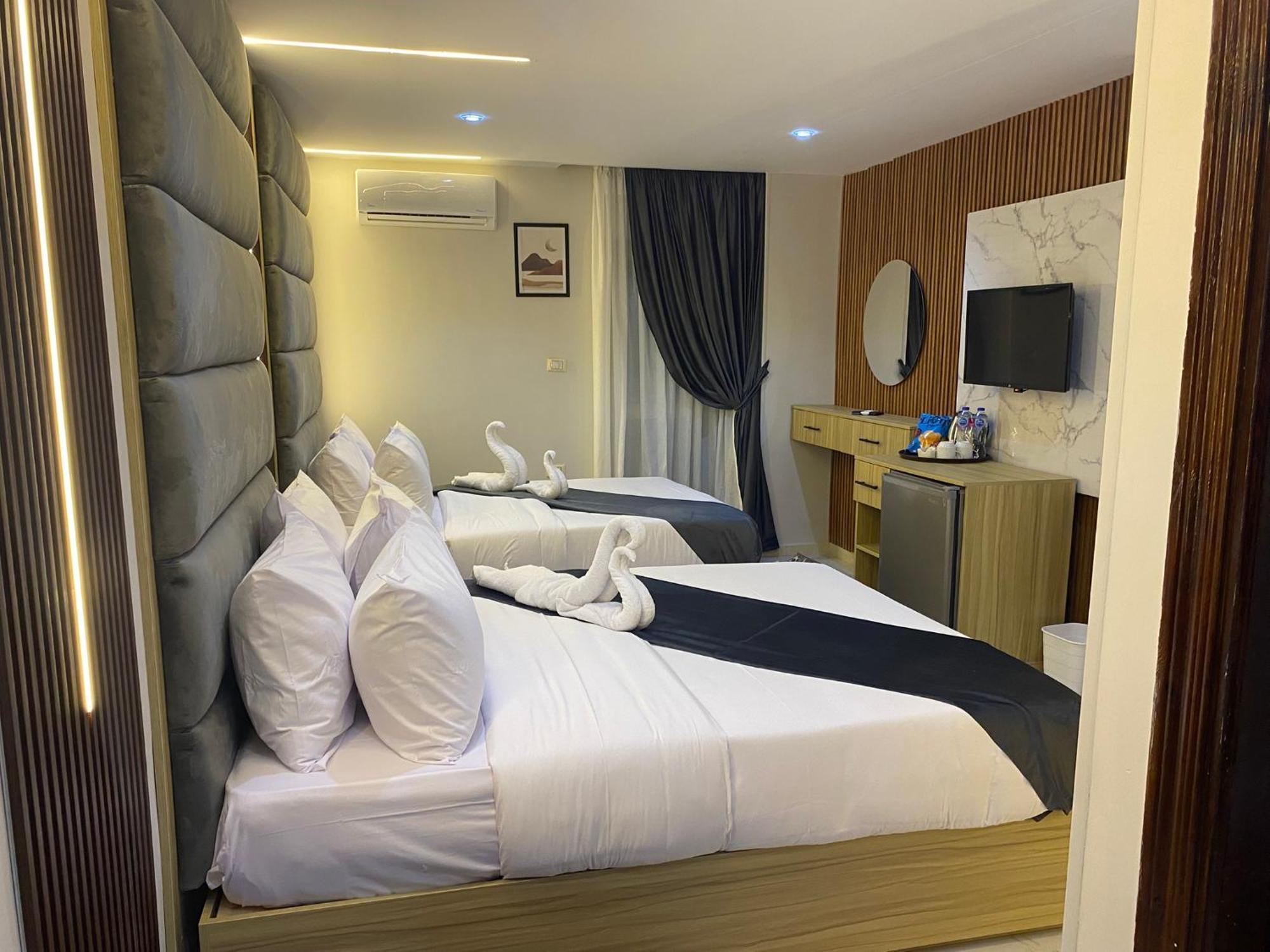 Royal Golden Pyramids Inn Giza Bagian luar foto