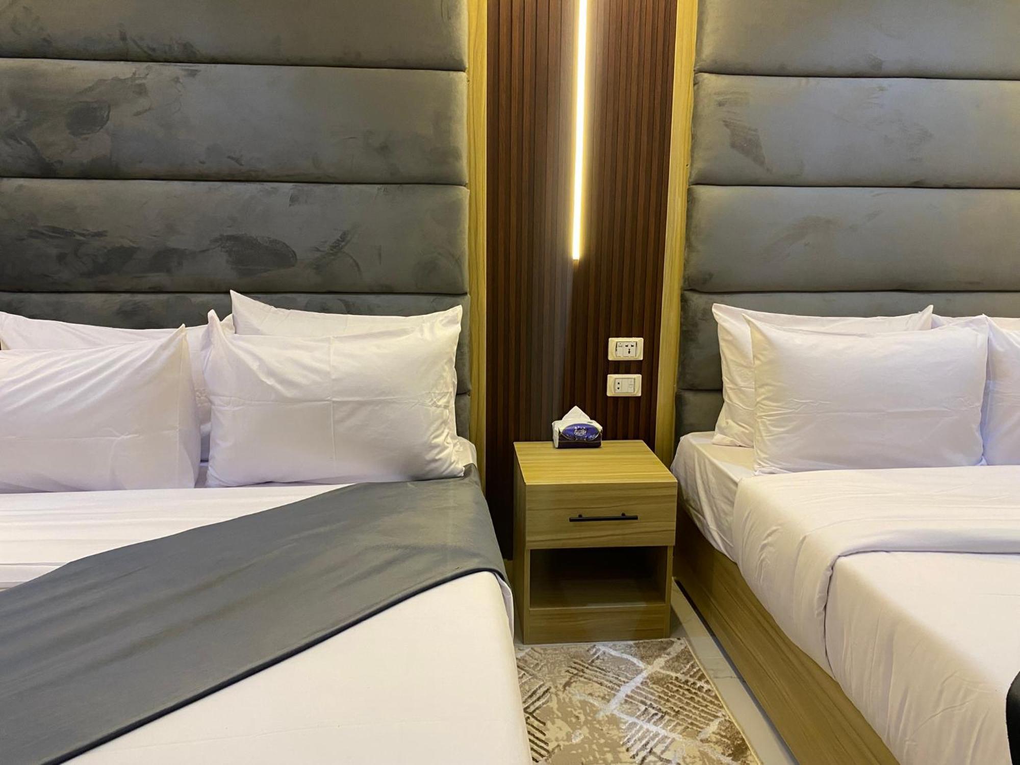 Royal Golden Pyramids Inn Giza Bagian luar foto