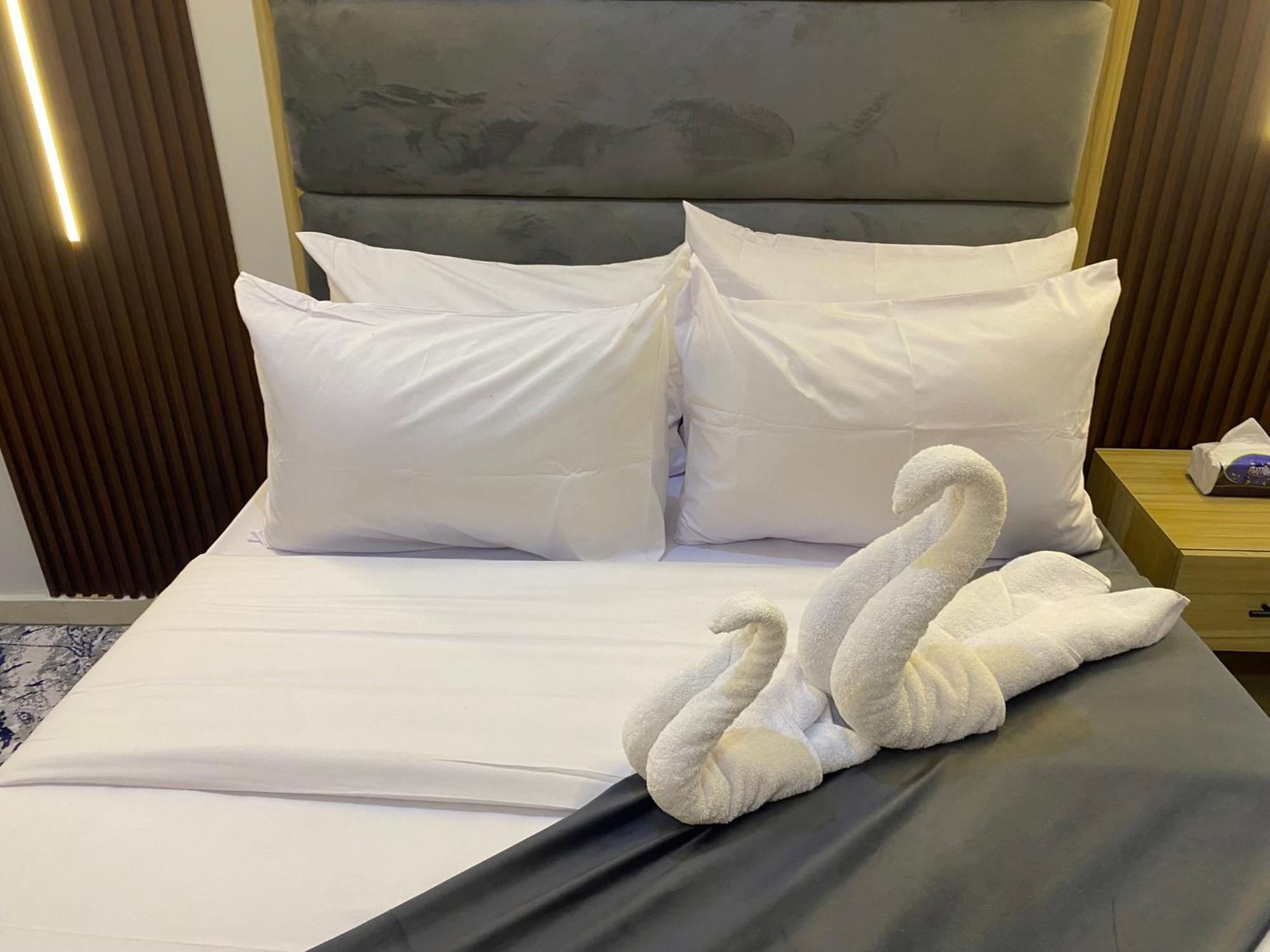Royal Golden Pyramids Inn Giza Bagian luar foto