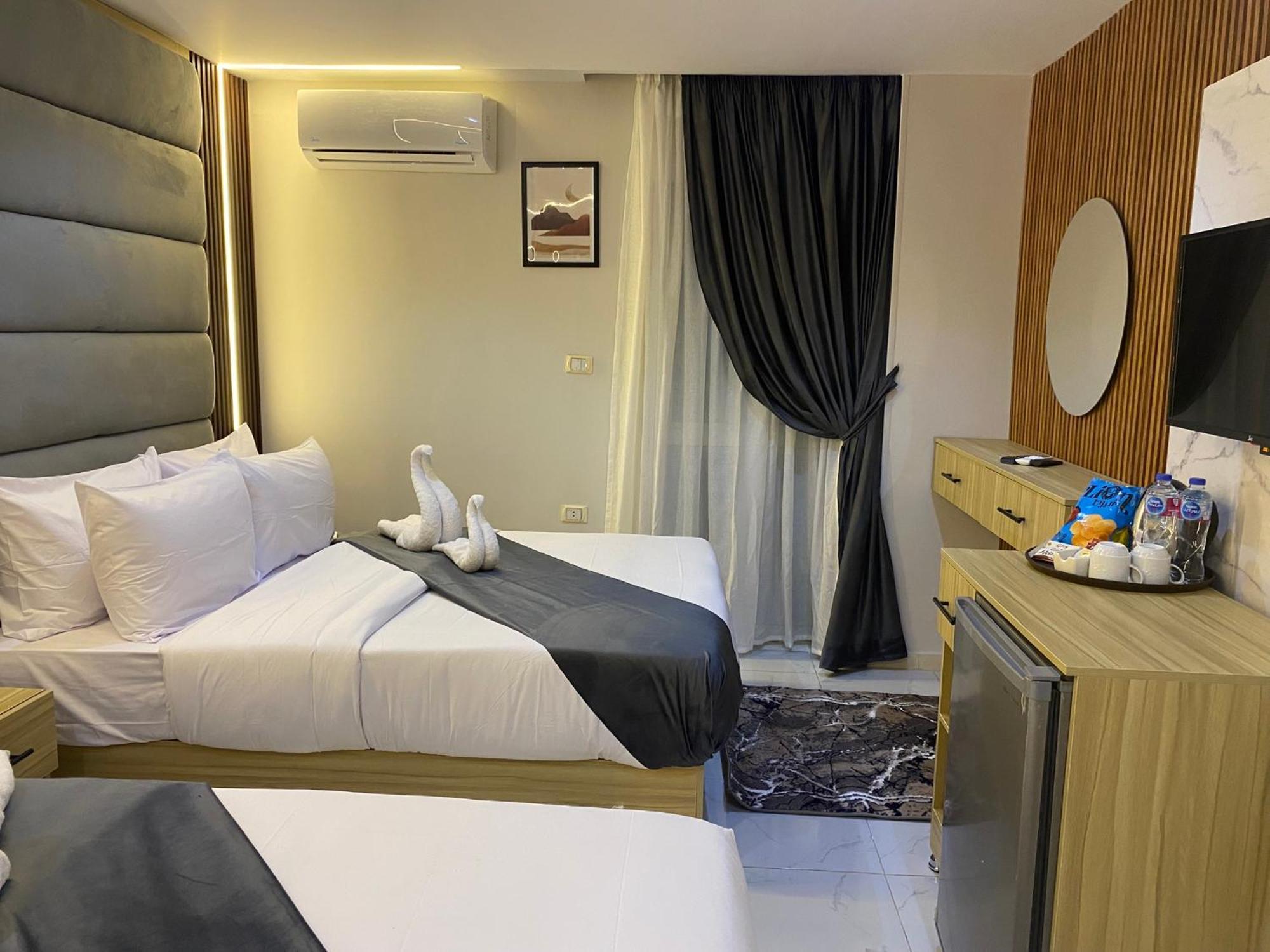 Royal Golden Pyramids Inn Giza Bagian luar foto