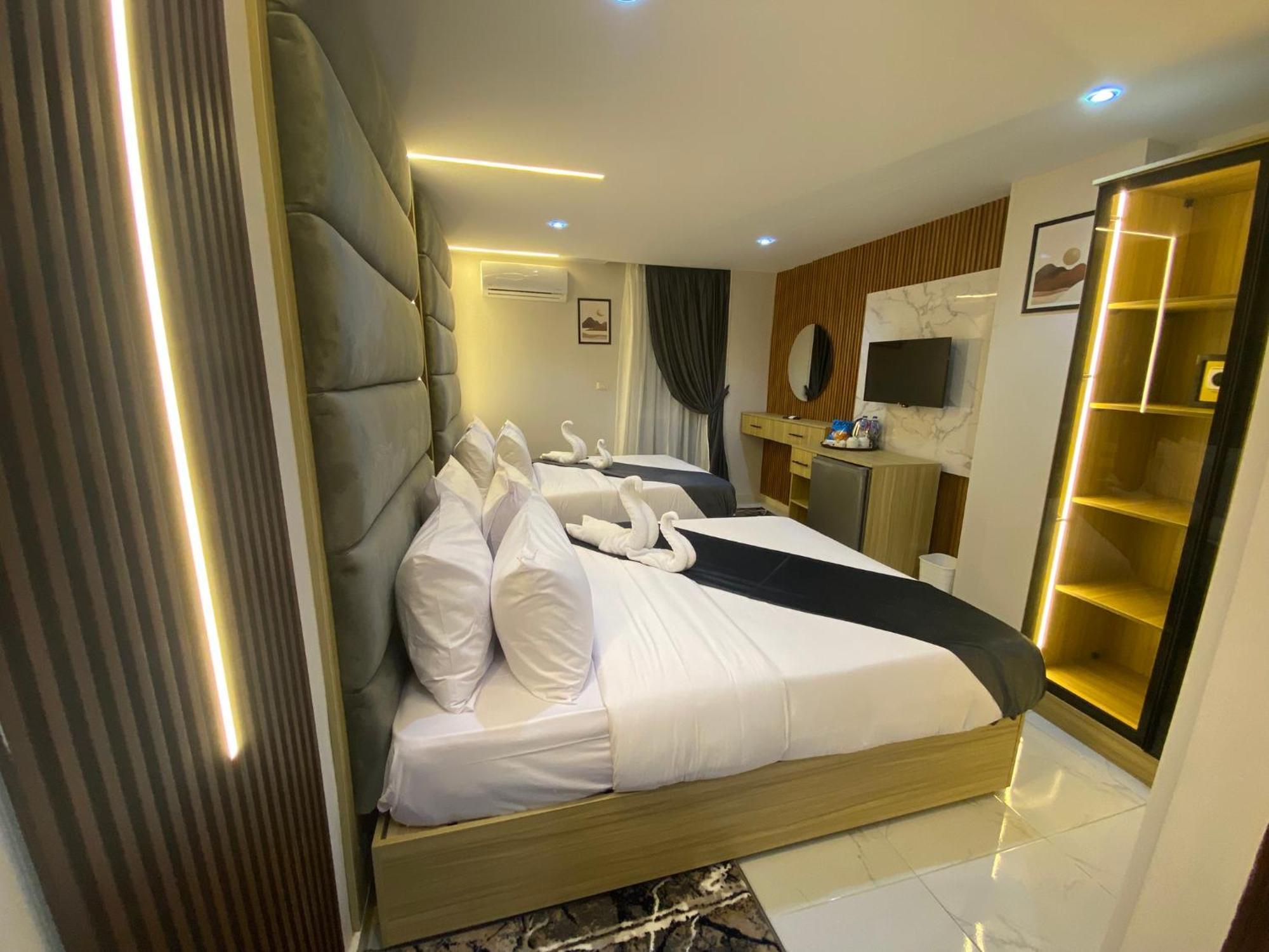 Royal Golden Pyramids Inn Giza Bagian luar foto