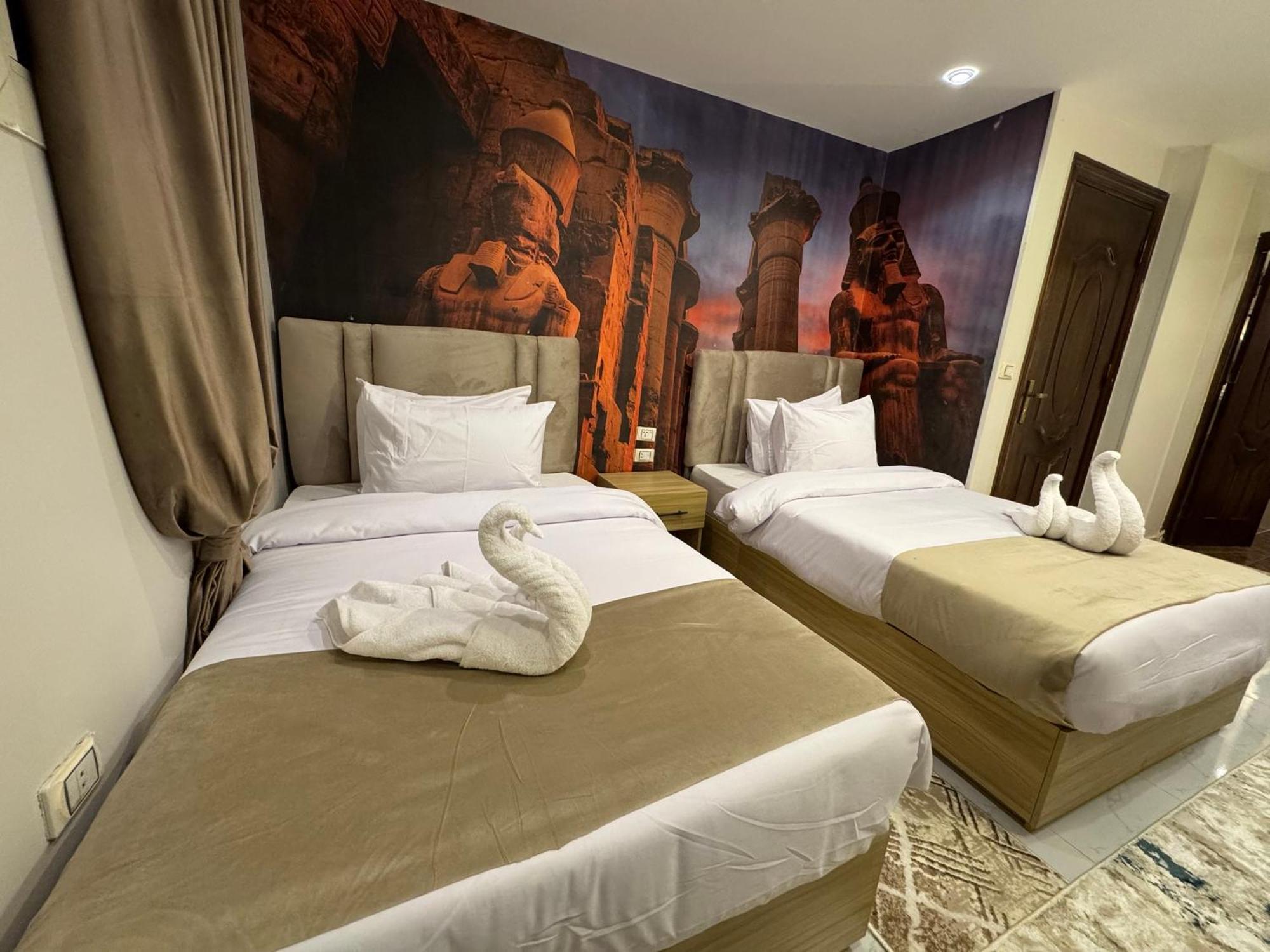 Royal Golden Pyramids Inn Giza Bagian luar foto
