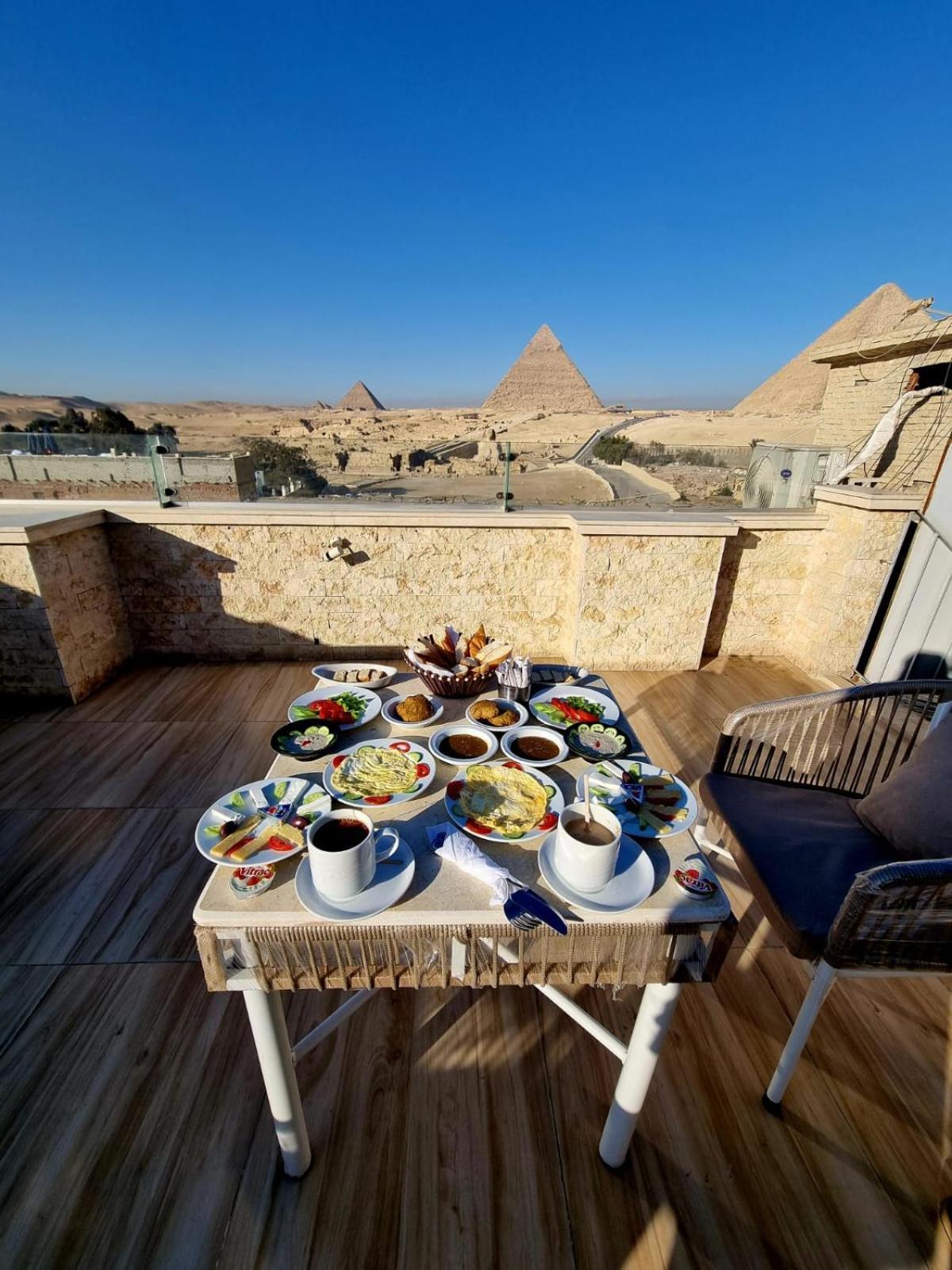 Royal Golden Pyramids Inn Giza Bagian luar foto